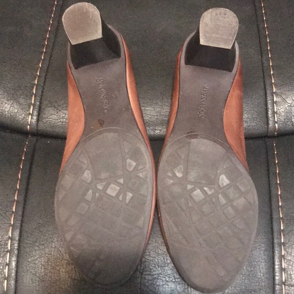 At John Bay Leather Brown Heels - Picture 4 of 6